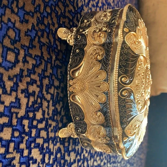 Absolutely stunning jewelry box , golden and black top, made in UAE. Must have!